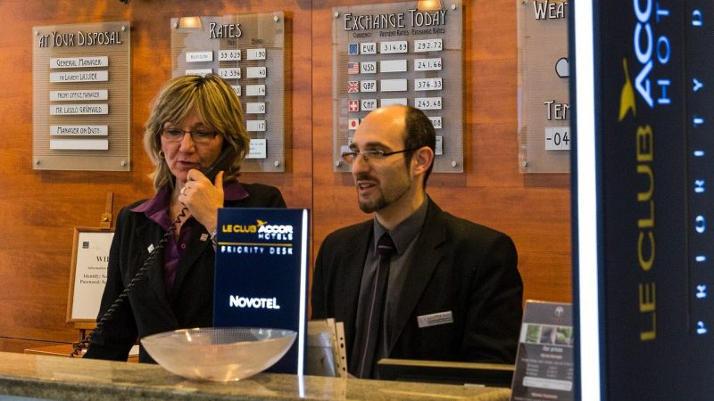 Jak urządzić recepcję w hotelu